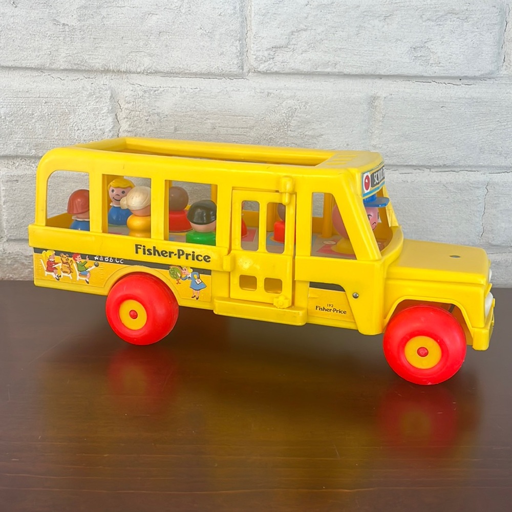 Vintage Fisher Price 192 School Bus “1965-1984” 7  little people